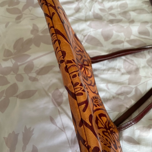 NWOT all leather shoulder bag. Orange w/deep red design - Picture 8 of 10